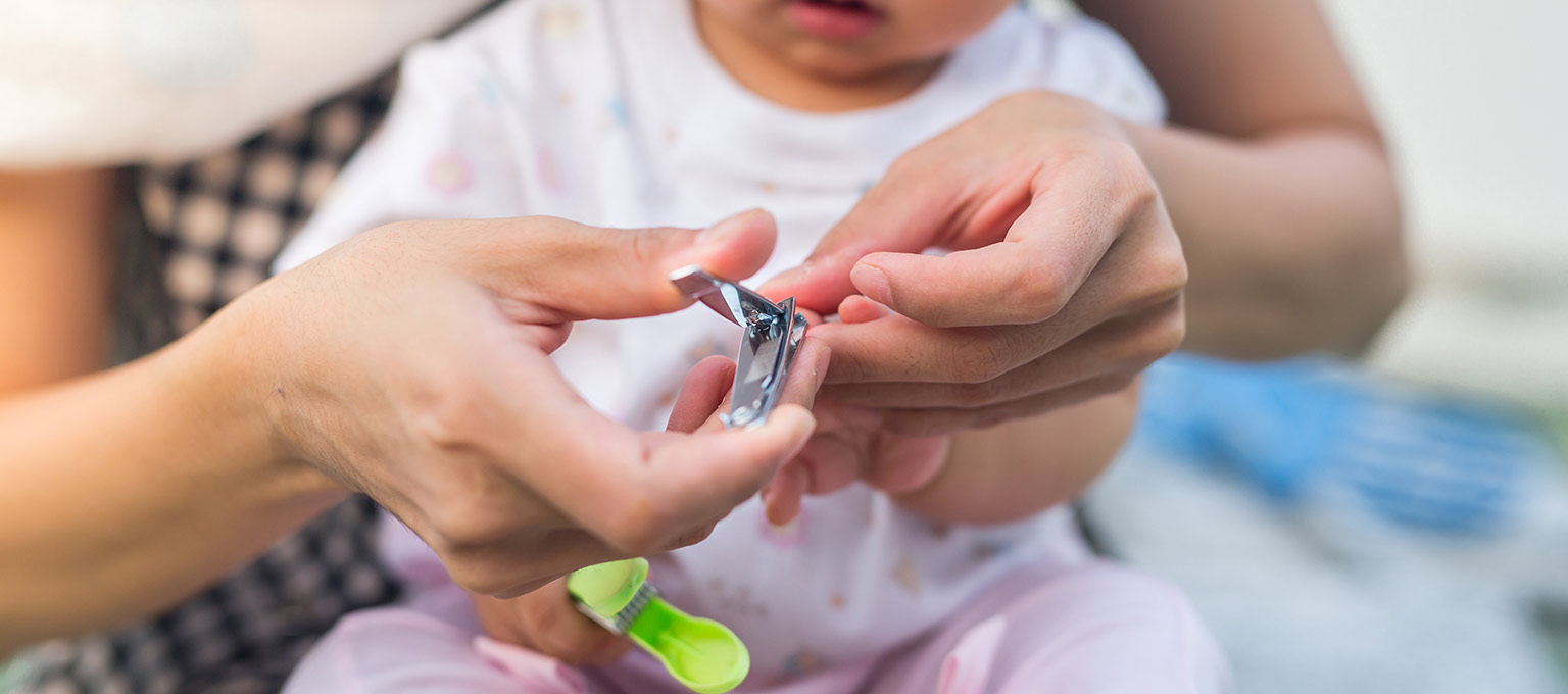 Hướng dẫn cách cắt móng tay cho trẻ sơ sinh