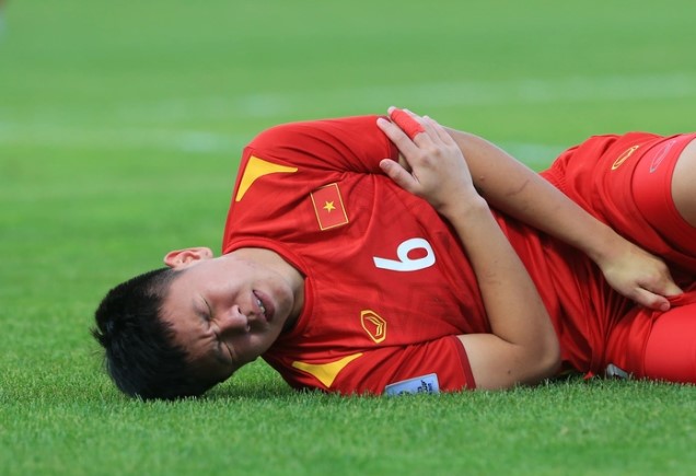 Hy hữu: Cầu thủ U23 Việt Nam đau âm ỉ từ VCK U23 châu Á, 1 tuần sau phát hiện gãy xương sườn - Ảnh 1
