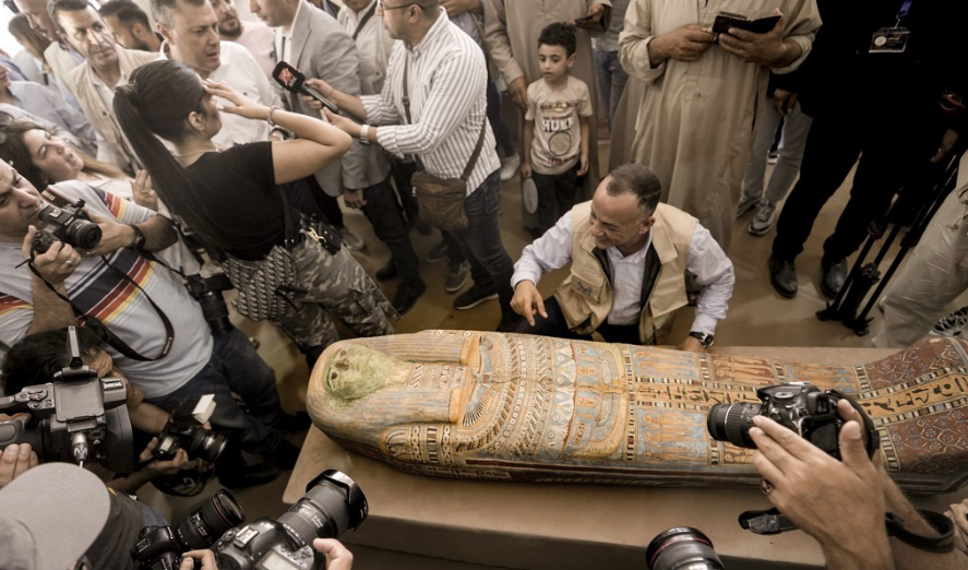 Xác ướp 2.400 tuổi được tìm thấy ở Saqqara, Ai Cập - Ảnh 1