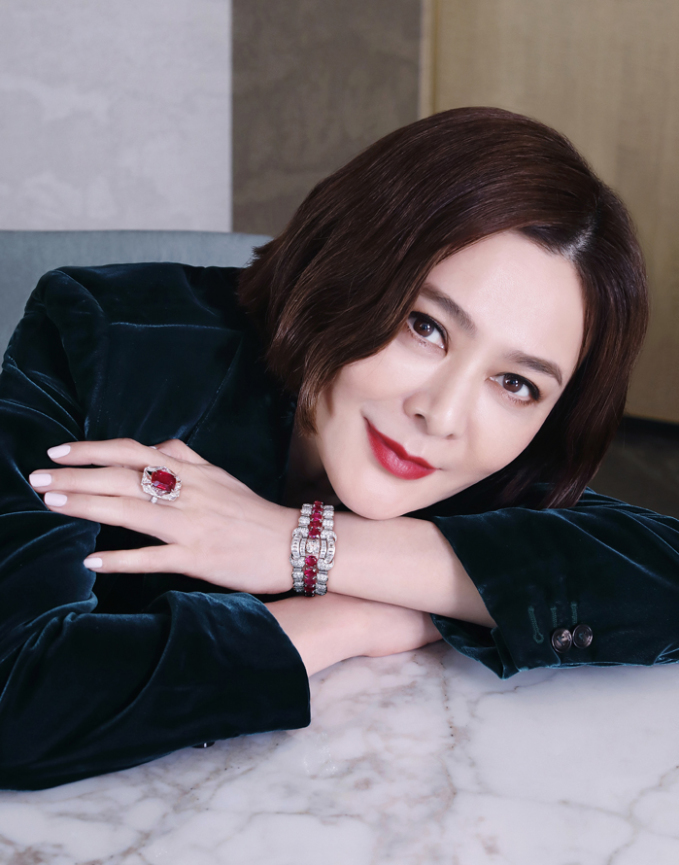 'Đệ nhất mỹ nhân Hong Kong' Quan Chi Lâm thu được 46 triệu USD đấu giá nữ trang - Ảnh 1