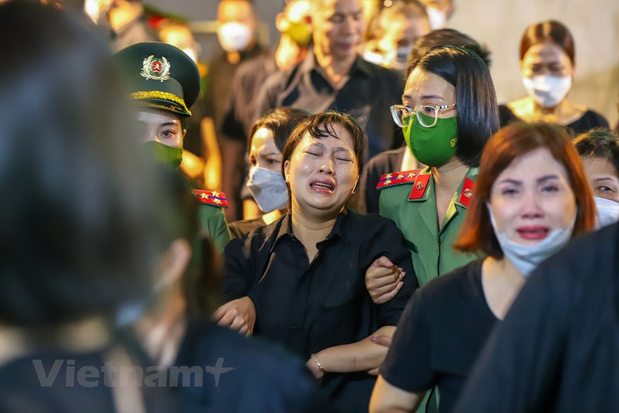 Lễ tang các chiến sĩ PCCC hy sinh ở Hà Nội: Người thân khóc ngất trước di ảnh, đồng đội tiếc thương không nguôi  - Ảnh 6