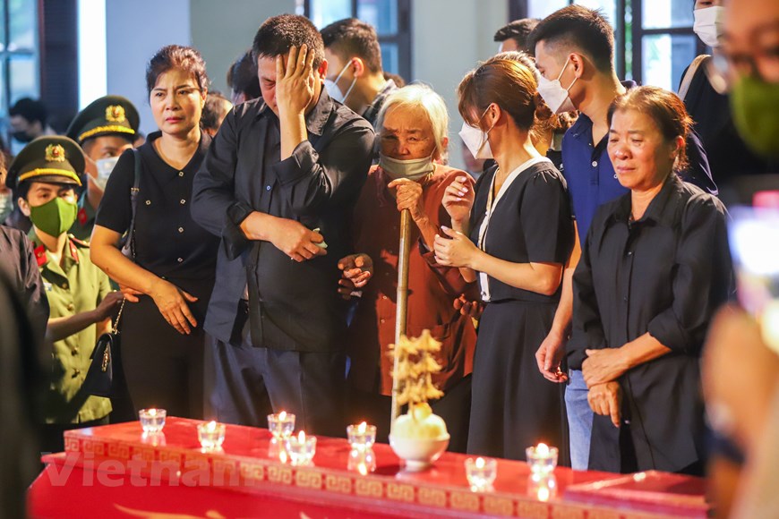 Lễ tang các chiến sĩ PCCC hy sinh ở Hà Nội: Người thân khóc ngất trước di ảnh, đồng đội tiếc thương không nguôi  - Ảnh 8