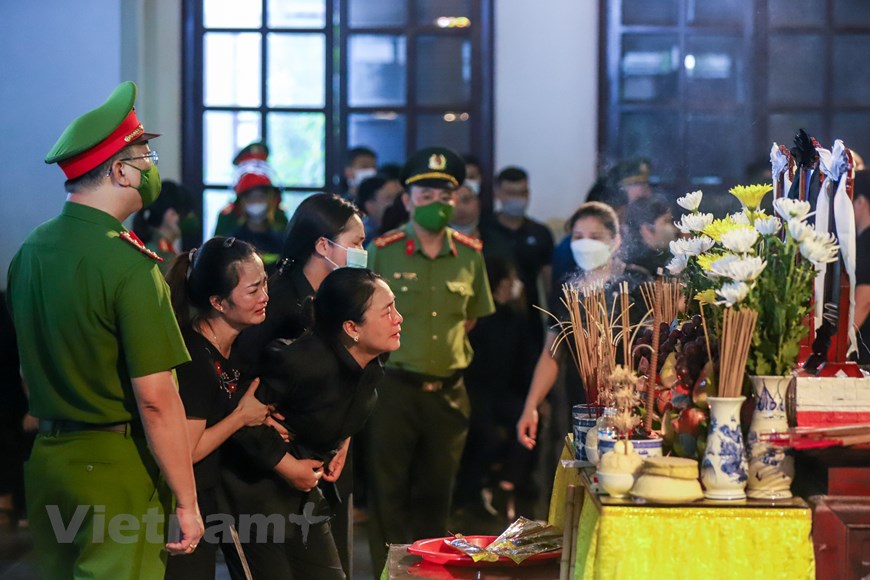 Lễ tang các chiến sĩ PCCC hy sinh ở Hà Nội: Người thân khóc ngất trước di ảnh, đồng đội tiếc thương không nguôi  - Ảnh 7