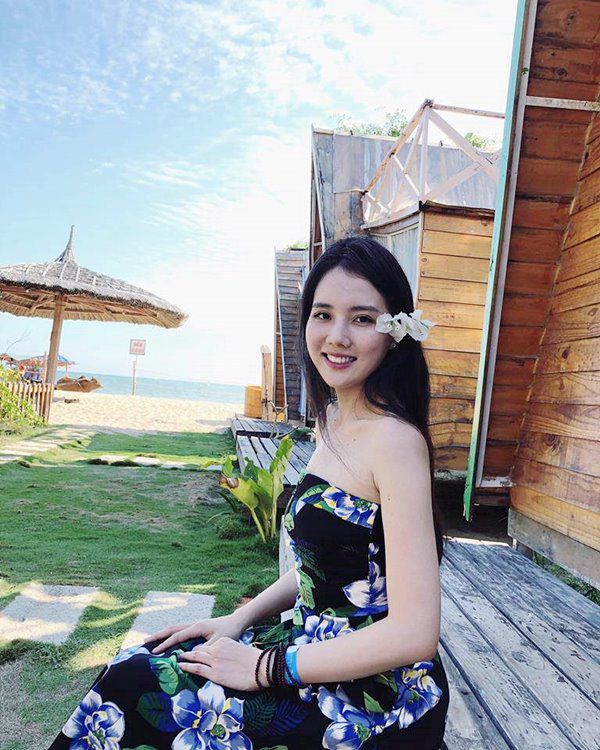 Cuộc sống hôn nhân hiện tại của người đẹp từng gây sốt Hoa hậu Việt Nam 2012 với đạo diễn hơn 25 tuổi - Ảnh 1