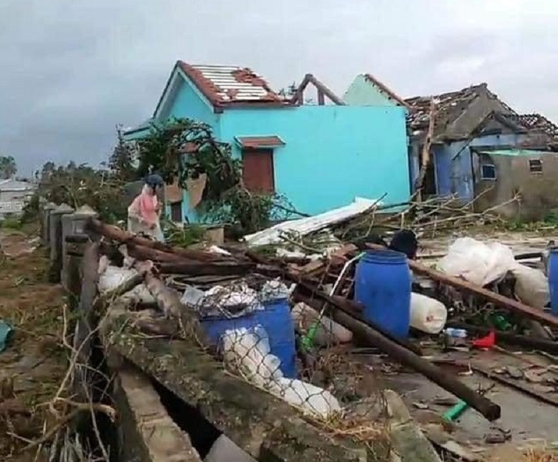 TT-Huế: Siêu bão Noru gây thiệt hại lớn nhà dân bị bóc mái, cây đè một người tử vong  - Ảnh 1