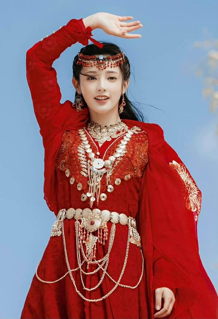 Sao nữ Đông Cung lên hương: Qua thời làm công chúa đoản mệnh, nay toàn sắm vai quốc mẫu, tạo hình nào cũng đẹp xuất sắc - Ảnh 3