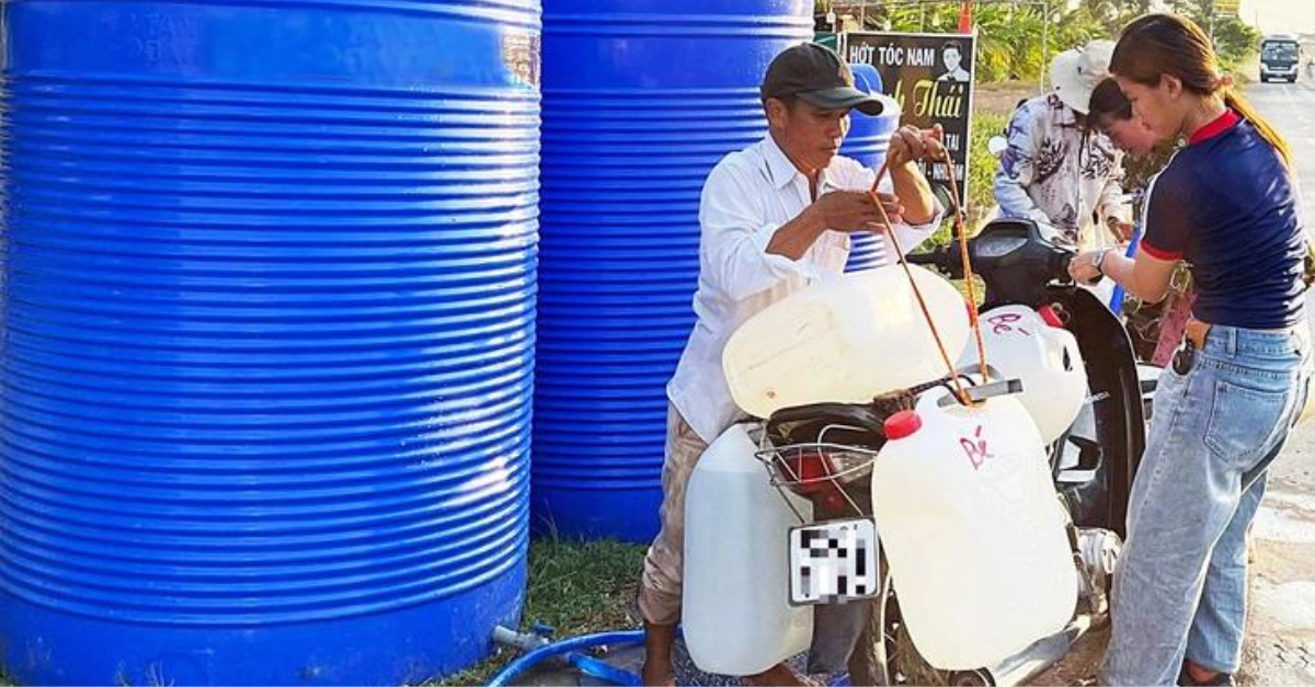UBND TP.HCM đề nghị người dân linh hoạt trữ nước ngọt, dùng nước tiết kiệm để phòng chống nắng nóng, xâm nhập mặn - Ảnh 1