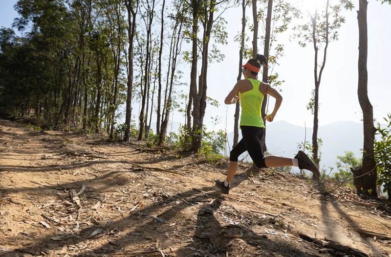 Nghiên cứu mới chỉ ra những người có niềm đam mê quá mức với chạy bộ có thể dẫn đến chấn thương đau đớn - Ảnh 1