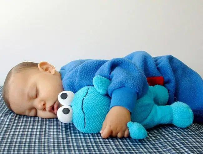Trẻ sơ sinh ngủ có 3 hiện tượng này hãy nhanh chóng đánh thức dậy, nếu chậm trễ sẽ hại bé - Ảnh 1