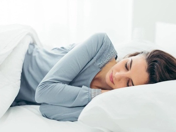 Điều gì xảy ra với cơ thể khi ngủ nghiêng bên trái? - Ảnh 1