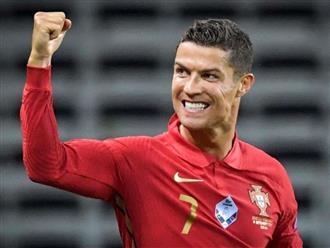 Tỷ phú đầu tiên của làng bóng đá Cristiano Ronaldo - cầu thủ đầu tiên được trả 1 triệu USD cho mỗi bài đăng lên MXH