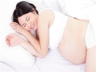 Bà bầu nằm nghiêng bên phải có nguy hiểm cho thai nhi không?