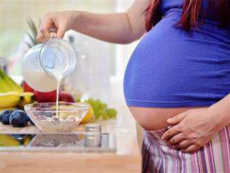 Không chỉ ba tháng đầu, bà bầu không nên uống nước mía trong suốt thai kỳ theo lời khuyên của bác sĩ sản khoa