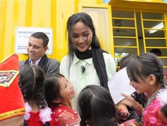 H'Hen Niê đón sinh nhật thứ 31 bằng dự án 'Thư viện thân thiện' cho trẻ em vùng cao 