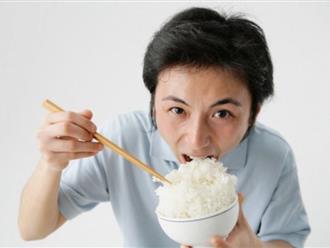 7 kiểu ăn cơm có thể khiến bạn rước bệnh vào thân, bỏ ngay khi còn có thể!