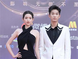 Vương Ngọc Văn và Vương Tử Kỳ trở nên 'xa cách' trên thảm đỏ sau phim 'Tình yêu anh dành cho em'