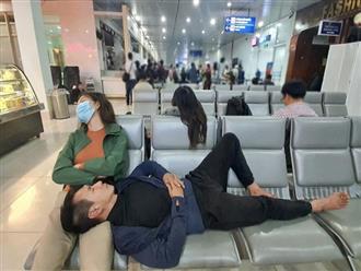 Tranh thủ ngủ ở sân bay khi đi cứu trợ, vợ chồng Lý Hải bị mỉa mai gây bức xúc
