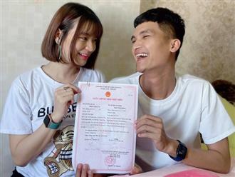 Sau 2 ngày kết hôn, vợ chồng Mạc Văn Khoa đón con gái đầu lòng, em bé được đưa vào lồng kính chăm sóc đặc biệt