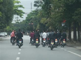 Nghệ An: Mặc lệnh cách ly xã hội, nhóm nam nữ vẫn tụ tập, đi xe máy dàn hàng ngang, lạng lách