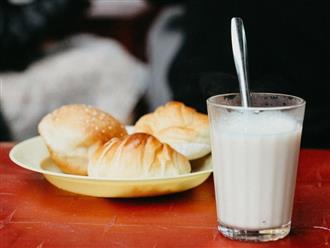 Không phải buổi sáng, đây mới là thời điểm uống sữa tốt nhất được chuyên gia khuyến cáo để có thể nhận được lượng canxi gấp bội
