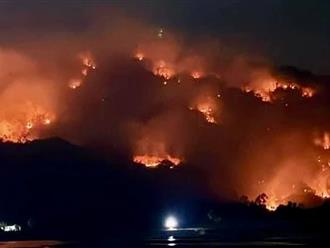 An Giang: Cháy lớn tại núi Cô Tô, khói đen ngập trời, tiếng nổ lớn như bom