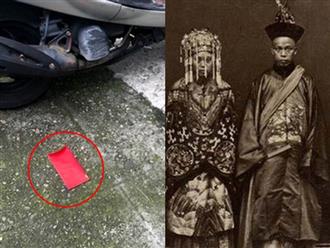 Thấy bao lì xì đỏ rơi trên đường, chàng trai suýt vô tình nhận lời cầu hôn của cô dâu đã chết và tục minh hôn không chỉ có ở Trung Quốc