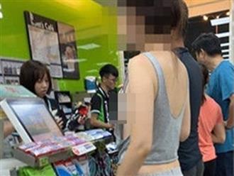 Vào cửa hàng tiện lợi, cô gái mặc quần ngắn bằng gang tay, thoải mái cho vòng một 'đi chơi xa' khiến dân tình ngượng chín mặt