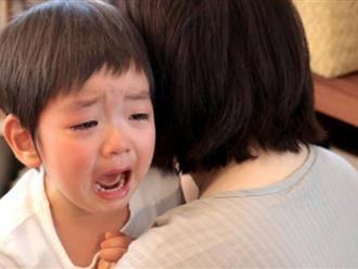 Con là em bé nhạy cảm và dễ rơi nước mắt, thay vì quát mắng thì bố mẹ nên làm 4 điều này