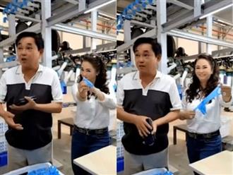 Đến thăm nhà máy găng tay cùng chồng, bà Phương Hằng lại có 'hành động lạ' với cameraman khiến nhiều người 'bật ngửa'