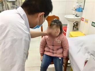 Rửa mắt bằng lá trầu không, bé gái 6 tuổi suýt bị mù 