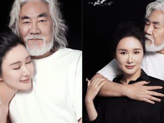 Đạo diễn 'Thiên Long Bát Bộ' Trương Kỷ Trung khoe ảnh chụp cùng vợ, hãnh diện vì có bà xã xinh đẹp và giỏi giang