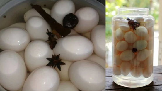 2 cách làm trứng muối tại nhà cực thơm ngon, không lo bị tanh - Ảnh 2