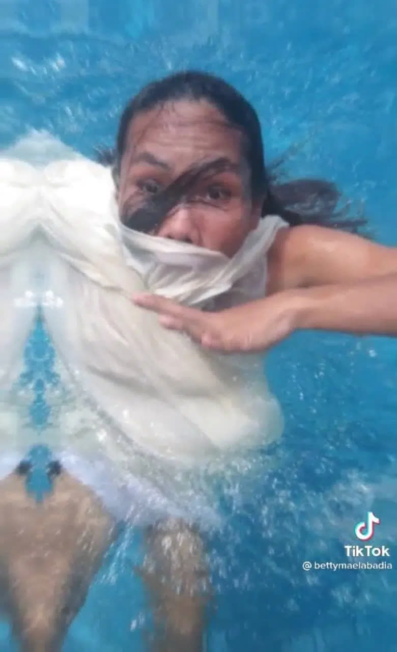 Thiếu nữ đầu tư hẳn váy áo thướt tha để chụp hình sống ảo dưới nước, nhưng kết cục thành series ảnh như poster phim 'Khóc thét' - Ảnh 6