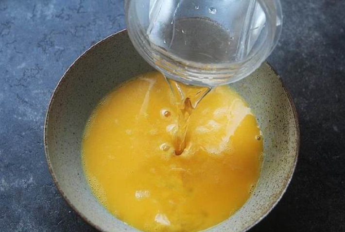 Thêm vào món trứng hấp loại nguyên liệu này sẽ thành món ăn dưỡng da trắng hồng, mịn màng - Ảnh 2