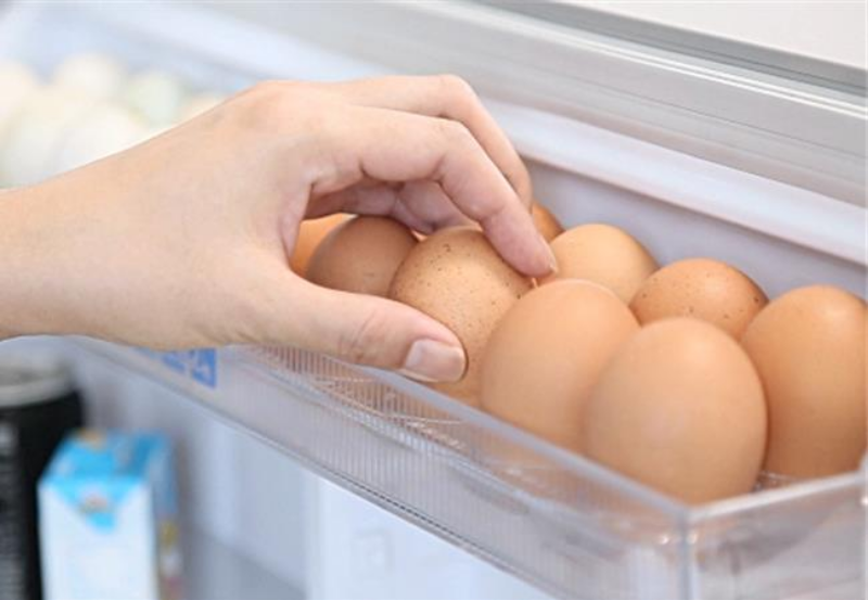 Trứng đầy dinh dưỡng nhưng bảo quản trong tủ lạnh theo cách này lợi bất cập hại, nhiều người vẫn quen làm - Ảnh 1