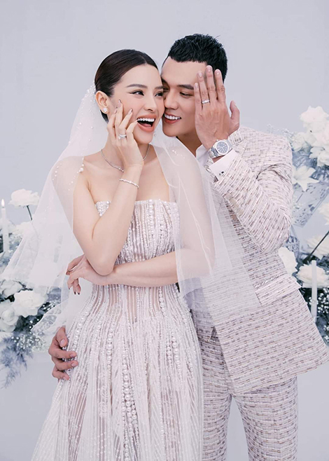 Hậu đám cưới với Lý Bình, Phương Trinh Jolie bị soi lại phát ngôn năm xưa, netizen 'cà khịa': 'Cũng còn may là chọn đúng người' - Ảnh 1