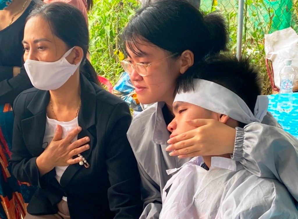 Đau xé lòng người mẹ bỗng chốc mất cả chồng và con trai trong trận mưa lũ lịch sử ở Đà Nẵng - Ảnh 2