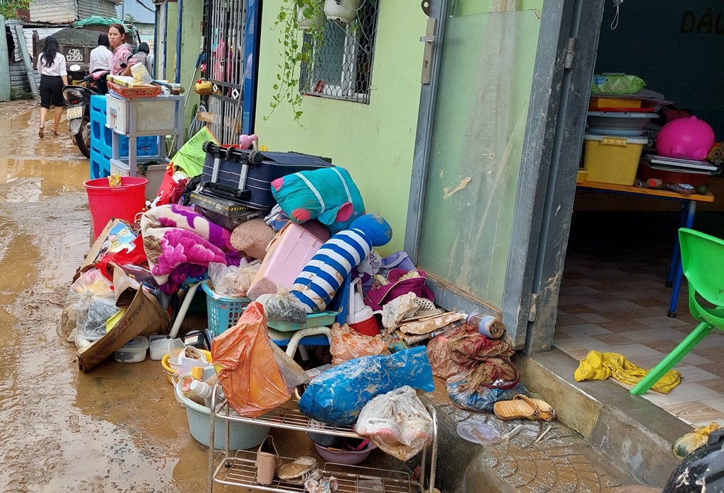 Đau xé lòng người mẹ bỗng chốc mất cả chồng và con trai trong trận mưa lũ lịch sử ở Đà Nẵng - Ảnh 4