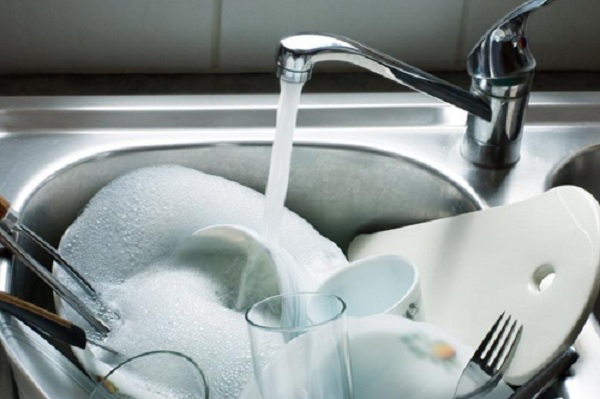 3 sai lầm khi rửa bát làm tăng vi khuẩn lên 70.000 lần - Ảnh 2