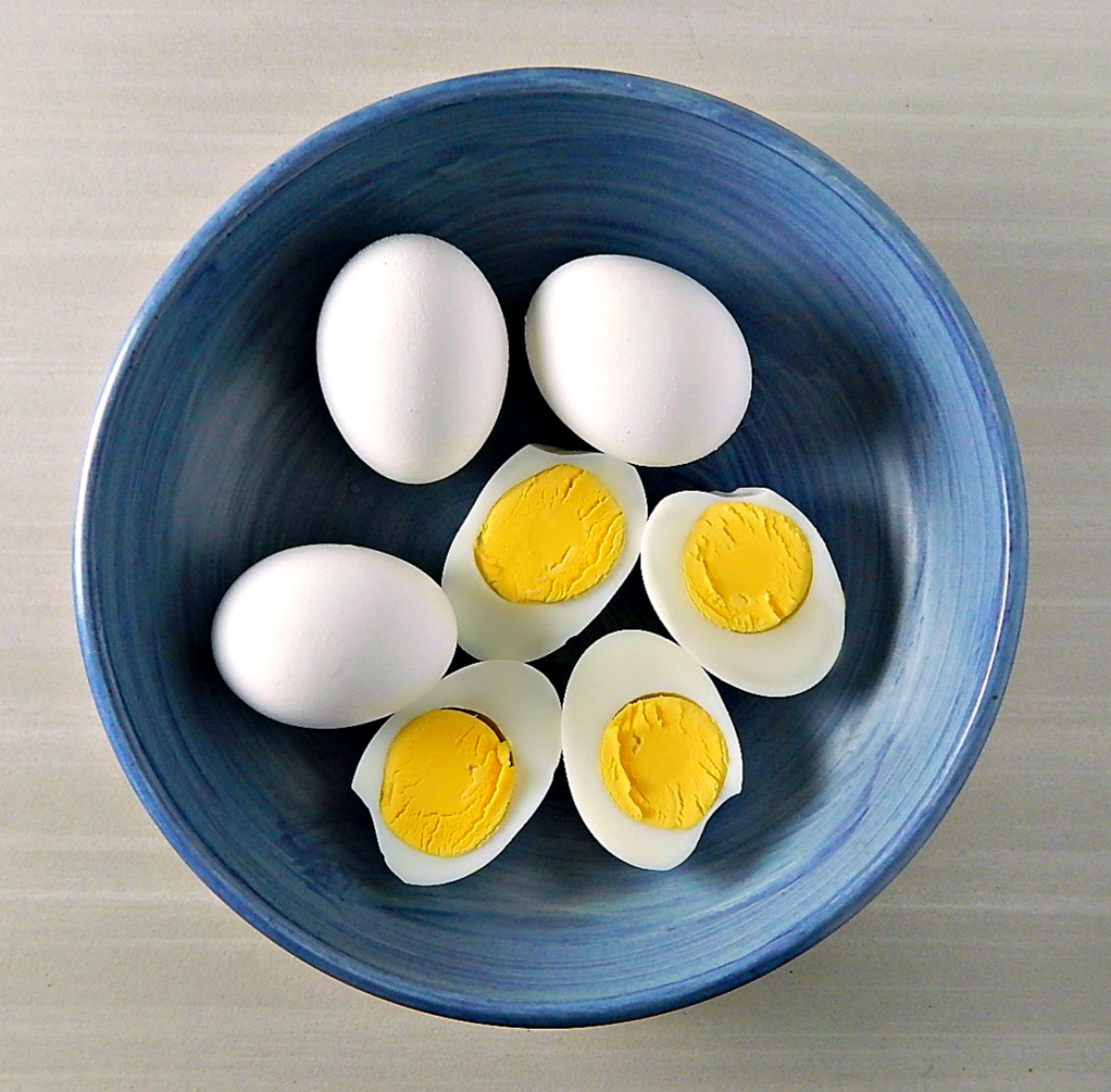 Người Việt cần từ bỏ thói quen ăn trứng luộc như thế này kẻo gây ngộ độc hoặc khiến món ăn mất sạch dinh dưỡng - Ảnh 3