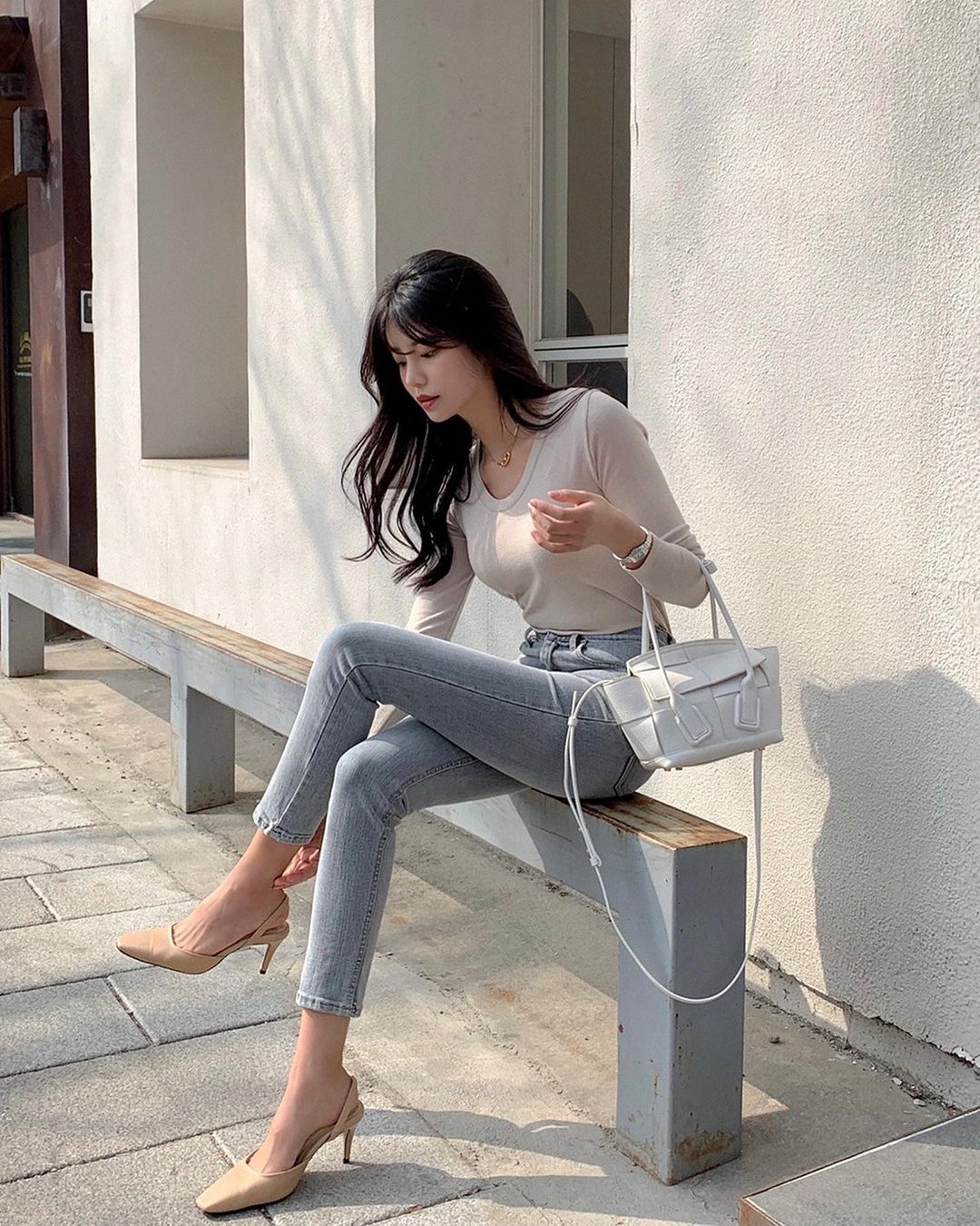 Học nàng blogger Hàn cách diện jeans “đỉnh của chóp”: Vừa hack dáng vừa thanh lịch để đến sở làm - Ảnh 2