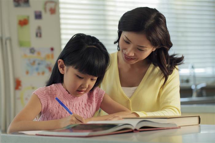 Làm sao để dạy con học ngoại ngữ ngay từ khi còn nhỏ? - Ảnh 2
