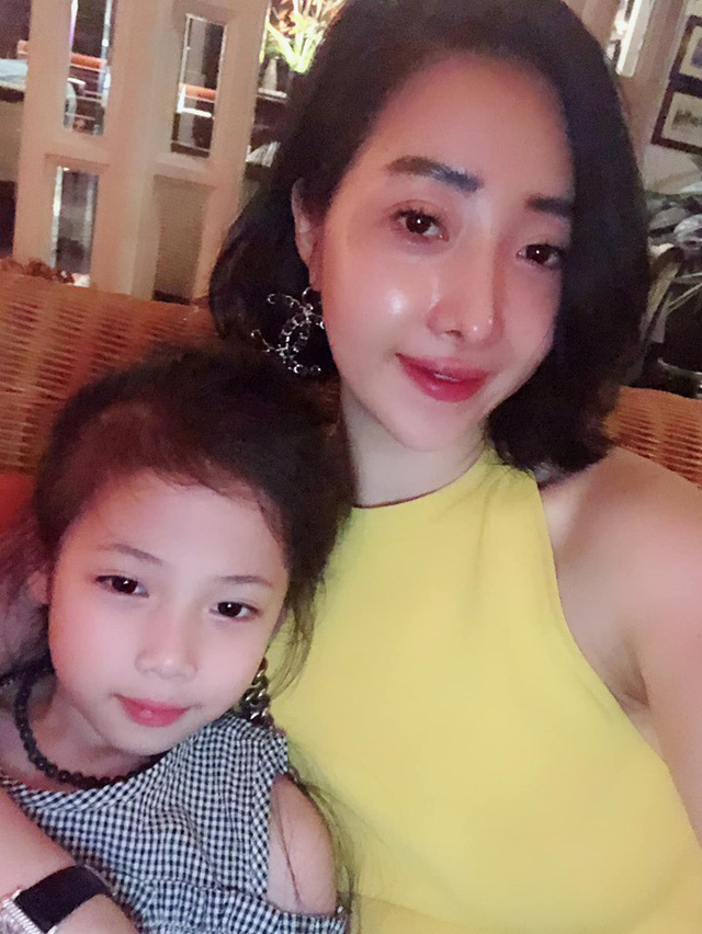 Tâm thư mẹ Hà Nội gửi hai cô con gái: 'Khi con có một tình yêu không hạnh phúc, hãy chủ động là người 'phản bội' và rũ bỏ' - Ảnh 1