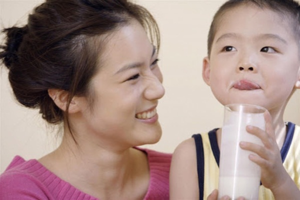 Khi nào nên cho trẻ uống sữa tươi? - Ảnh 2